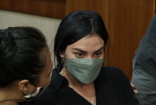 Hadir di Sidang Vonis Jerinx Hari Ini, Nora: Mental Harus Kuat - GenPI.co
