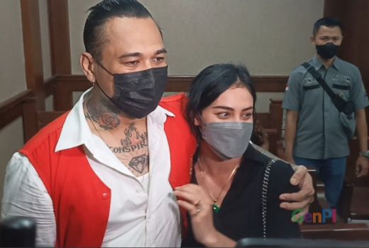 Jerinx Peluk Erat Nora di Sidang Hari Ini, Ucapannya Menyentuh - GenPI.co