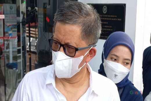 Rocky Gerung Curiga Ada yang Ingin Jebak Munarman - GenPI.co