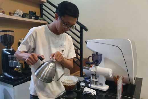 Bangun Coffee Shop 2 Tahun, Arifin Nur Nggak Pernah Rugi - GenPI.co