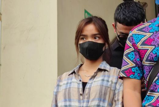 Fadly Pacaran dengan Rebecca Klopper, Fuji: Aku Tetap di Hati - GenPI.co