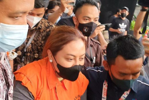 Manuver KPK Tahan Mantan Bupati Tabanan Ni Putu Eka Wiryastuti - GenPI.co