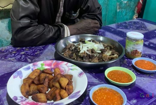 Kuliner Legendaris, Sate Domba H Ismail, Disantap Pakai Pisang - GenPI.co