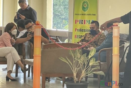 Ahmad Sahroni Hadir Sebagai Saksi Pelapor di Sidang Adam Deni - GenPI.co