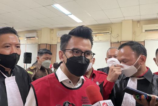 Sidang Berlanjut Hari Ini, Adam Deni Berharap Ahmad Sahroni Hadir - GenPI.co