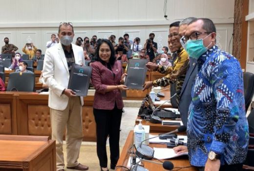 Kekerasan Seksual Berbasis Elektronik Tercantum Dalam RUU TPKS - GenPI.co
