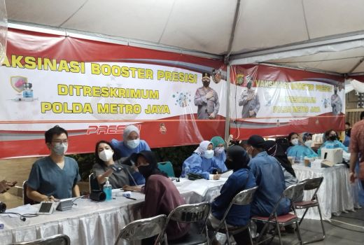 Vaksinasi Gratis di Masjid Istiqlal, Reaksi Warga Tak Disangka - GenPI.co
