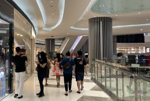 Rekomendasi Baju Hush Puppies agar Penampilan Keren, Anak Muda Wajib Tahu! - GenPI.co