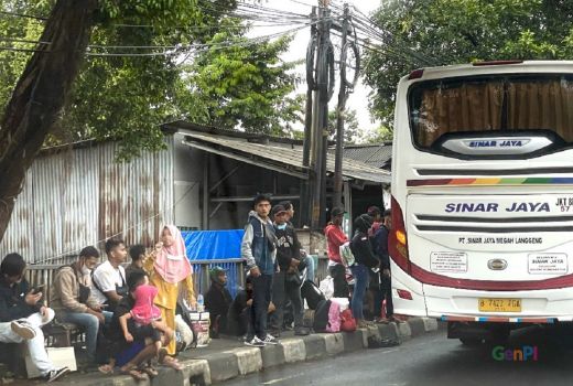 H-7 Lebaran, Terminal Kecil di Ciledug Dipadati Pemudik - GenPI.co