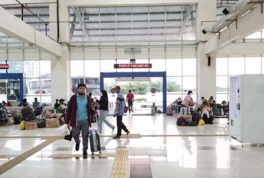 Pemudik Mulai Padati Terminal Terpadu Pulo Gebang - GenPI.co