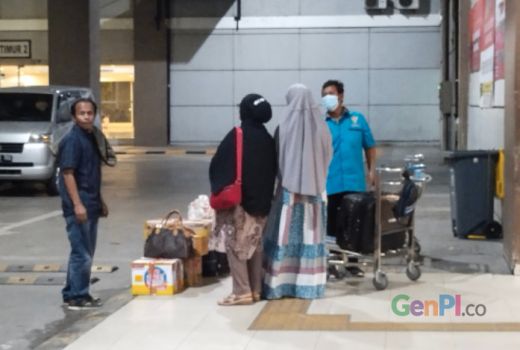 Porter Keluhkan Penumpang Beralih ke Agen Bus Pinggir Jalan - GenPI.co