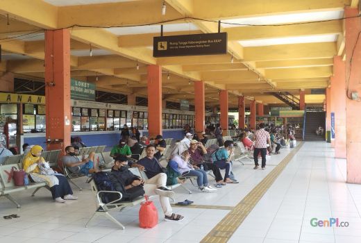 Penumpang di Terminal Kampung Rambutan Mulai Menurun - GenPI.co