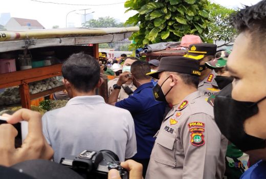 Kapolda Fadil Imran Traktir Buruh yang Demo di DPR - GenPI.co