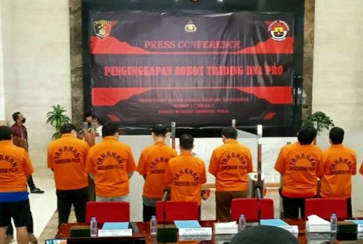 Perkembangan Kasus DNA Pro, 3 Tersangka Masih Buron - GenPI.co