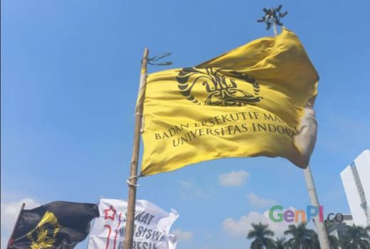 BEM UI Rayakan Ultah Jokowi di Patung Kuda, Bawa Hadiah Somasi - GenPI.co
