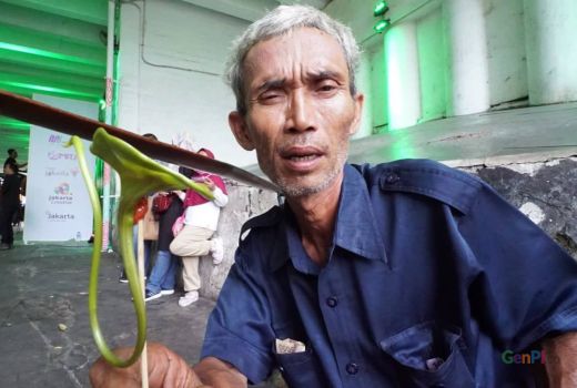 Hanya dari Gulali Jadul, Adang Sukses Hidupi Anak dan Cucu - GenPI.co