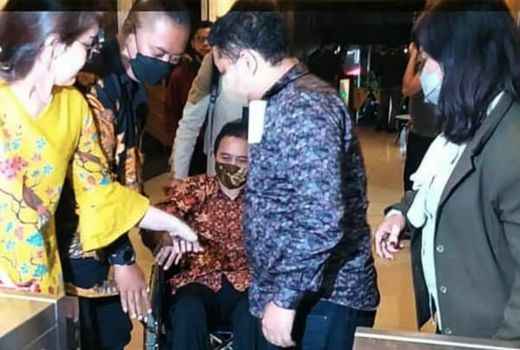 Diperiksa 12 Jam Terkait Kasus Meme Stupa, Roy Suryo Tumbang - GenPI.co