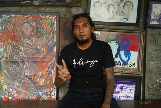 Sempat Dicemooh Tetangga, Kini Jerry Sukses Jadi Seniman Lukis - GenPI.co