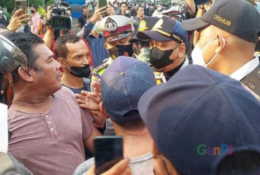 Petugas Parkir Liar Mengamuk Saat Ditertibkan Dishub DKI - GenPI.co