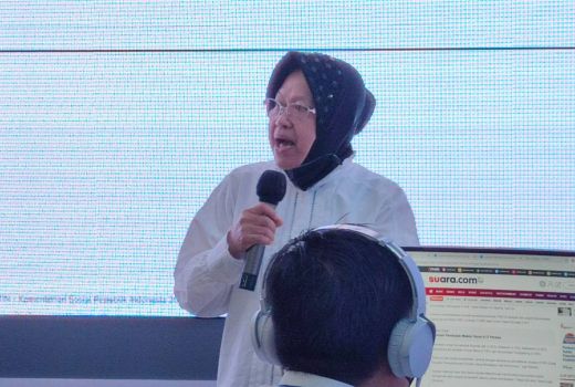 Mensos Risma Berharap Bisa Lihat Kabah Tiap Kali Salat - GenPI.co
