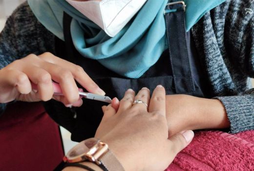 Hati-hati, Terlalu Sering Manicure Bisa Memicu Kanker Kulit! - GenPI.co