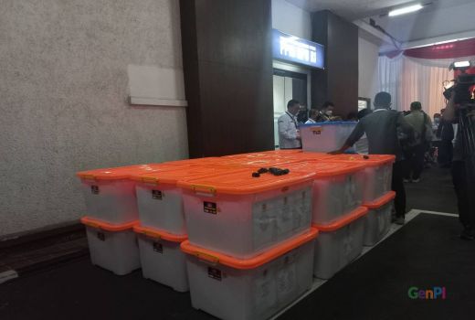 Malam-malam Partai Perkasa Bawa 25 Boks Dokumen Fisik ke KPU - GenPI.co