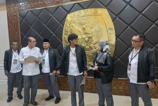 Jaket Kulit & Celana Kargo, Outfit Anggota KPU RI Gaul Banget! - GenPI.co