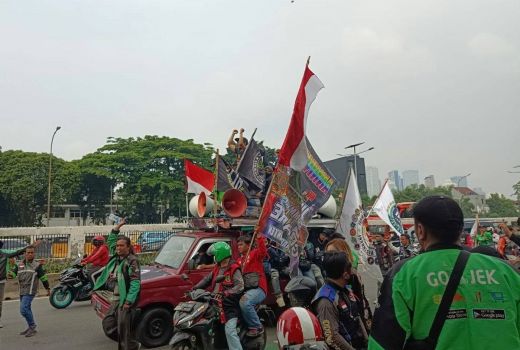 Driver Menyayangkan Kenaikan Tarif Ojol Ditunda - GenPI.co