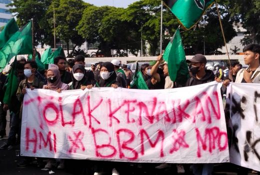 Demo Tolak Kenaikan BBM Memanas, Pengamat Beri Solusi ke Pemerintah Jokowi - GenPI.co