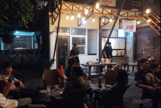 Jitterz Coffee, Kedai Kopi Minimalis yang Cozy Buat Lepas Penat - GenPI.co