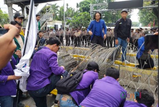 Kepolisian Berhak Bubarkan Demonstrasi Tanpa Izin Resmi - GenPI.co