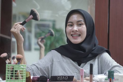 Benarkah Hukum Wudu Setelah Memakai Makeup atau Skincare Tetap Sah? Ini Kajian Buya Yahya - GenPI.co