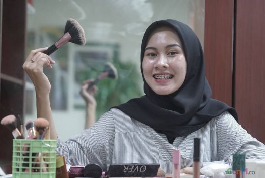 5 Manfaat Air Mawar Bikin Wanita Bahagia, Wajahnya Bisa Kinclong - GenPI.co