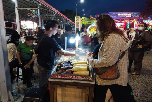 Unik, Ada Pedagang Kacang di Synchronize Festival 2022 - GenPI.co