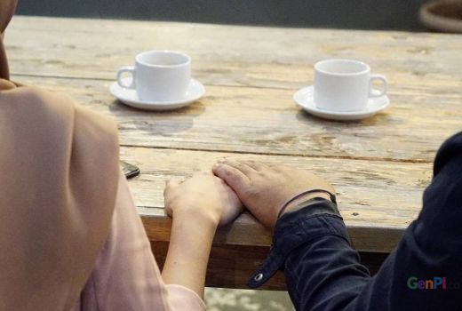 Kajian Gus Baha: Hubungan Suami Istri Seperti Ini Bikin Rezeki Keluarga Bisa Seret - GenPI.co