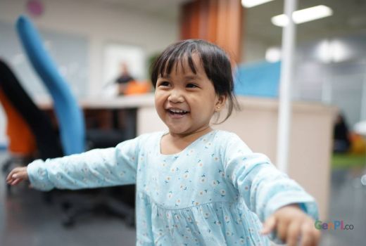 3 Cara Mengatasi Anak Susah BAB, Dijamin Lancar Lagi - GenPI.co