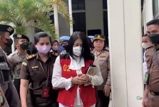 Putri Candrawathi Suruh Bharada Eliezer Pakai Sarung Tangan Hitam - GenPI.co
