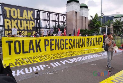 Mantan Ketua YLBHI Khawatir Pasal RKUHP Justru Untungkan Kepolisian - GenPI.co
