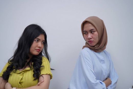 Topeng Belaka! Inilah Hal-hal Jahat yang Dilakukan Sang Ipar yang Toxic Kepadamu - GenPI.co