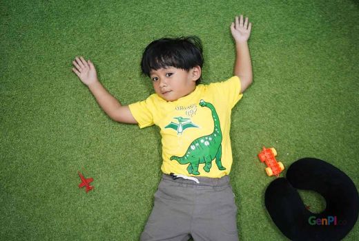 Tips Mengurangi Ketergantungan Gadget pada Anak, Dorong untuk Olahraga - GenPI.co