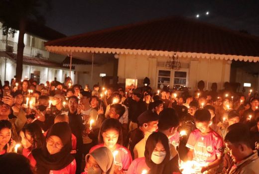 Gelar Aksi 1.000 Lilin, Fans Sepak Bola Indonesia Dukung Erick Thohir - GenPI.co