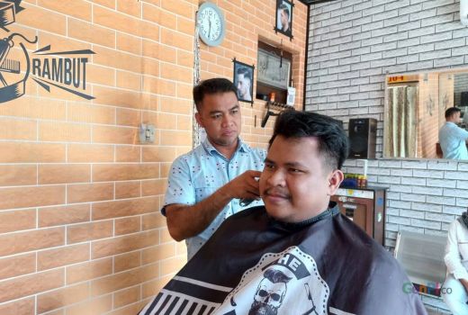 Siapa Bilang Agen BRILink Cuma Konter HP? Pangkas Rambut Sumatra Juga Bisa - GenPI.co
