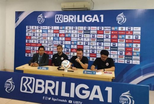 Persija Jakarta Ditahan Arema FC, Thomas Doll Salahkan Lapangan Stadion Patriot - GenPI.co
