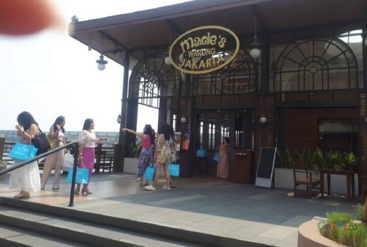 Made's Warung Jakarta di Batavia PIK, Kuliner Terapung Nuansa Romantis - GenPI.co