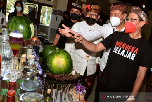 Mendikbud Ristek Nadiem Dukung Industri saat di Bali, Mengapa? - GenPI.co BALI