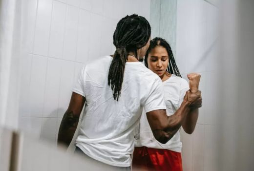 Tak Peduli Pria atau Wanita, Ini 3 Tanda Teman Toxic - GenPI.co BALI