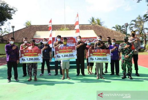 PKL dan Warung Senang, Bupati Klungkung Bali Beri Bantuan - GenPI.co BALI