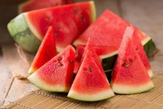 Termasuk Alternatif Viagra, Ini 3 Manfaat 'Gila' Semangka - GenPI.co BALI