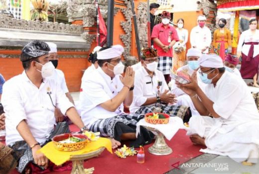 Warga Bersama Bangun Pura di Bali, Bupati Tabanan Beri Apresiasi - GenPI.co BALI