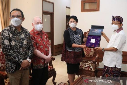 Kemajuan Pariwisata, Bupati Sitaro Temui Gubernur Bali Koster - GenPI.co BALI